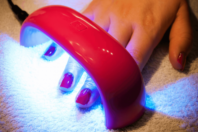 how to dry nails fast