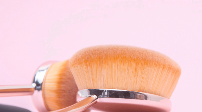 How To Use Oval Makeup Brushes: Tips To Wear All Types Of Makeups how to use oval makeup brushes