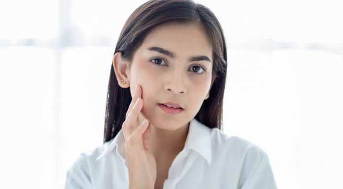 Skincare For Sensitive Skin: Keep Your Skin Glowing With 5 Natural Ingredients Skincare For Sensitive Skin