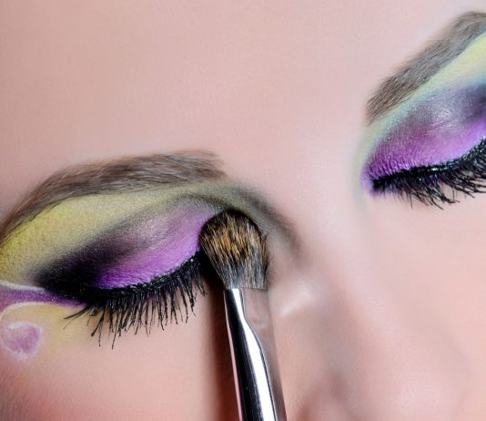 How To Apply Cream Eyeshadow: 11 Easy Steps How To Apply Cream Eyeshadow