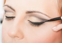 Stepwise Tutorial On How To Apply Gel Eyeliner How To Apply Gel Eyeliner