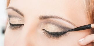 Stepwise Tutorial On How To Apply Gel Eyeliner How To Apply Gel Eyeliner