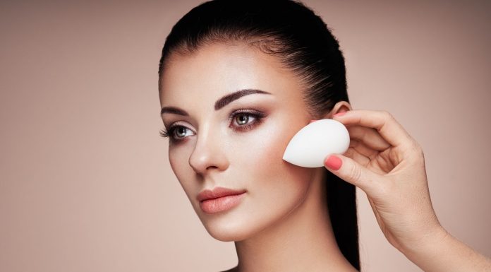 How To Apply Makeup On Dark Skin: 9 Easy Tips And Tricks How To Apply Makeup On Dark Skin