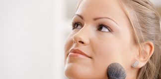 How To Apply Mineral Makeup Like A Pro: 8 Easy Application Steps How To Apply Mineral Makeup