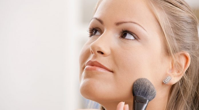 How To Apply Mineral Makeup Like A Pro: 8 Easy Application Steps How To Apply Mineral Makeup
