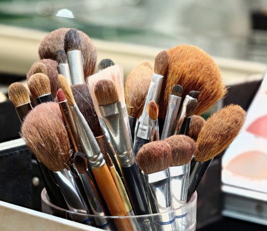 The Complete Guideline Of How To Use Makeup Brushes For Beginners How To Use Makeup Brushes For Beginners