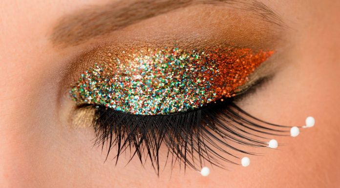 How To Apply Loose Glitter Eyeshadow: 9 Essential Tips how to apply loose glitter eyeshadow